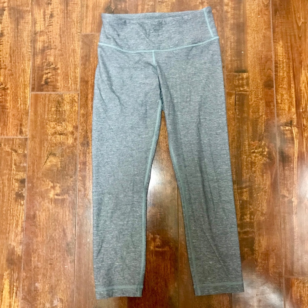 Lululemon gray cropped tight